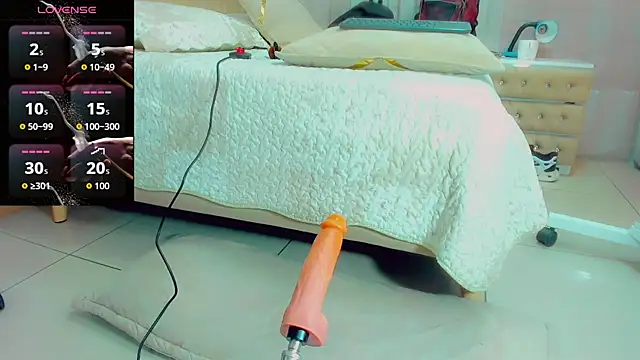 Snapshot of EmilyySaenz chatting on 11.24.25 EmilyySaenz online show from 11.24.25