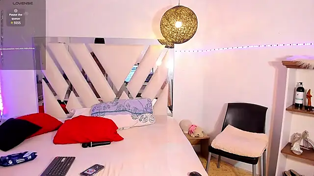 Snapshot of rose_scottt chatting on 02.14.25 rose scottt online show from 02.14.25