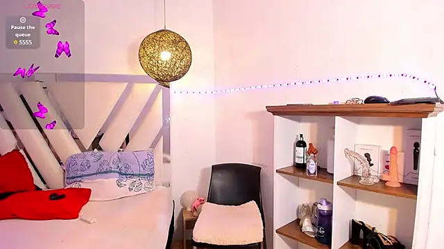 Snapshot of rose_scottt chatting on 02.21.25 rose scottt online show from 02.21.25