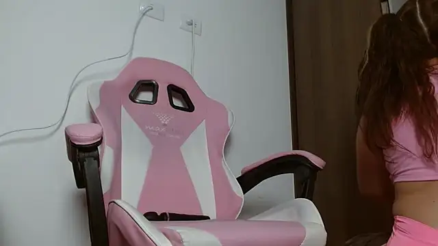 Snapshot of keilafranco chatting on 10.17.25 keilafranco online show from 10.17.25