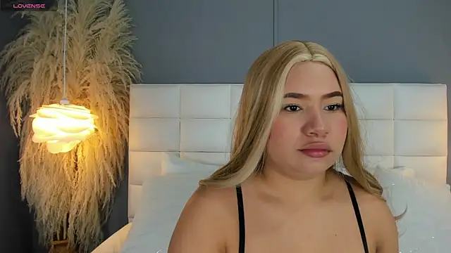 HannaKarson online show from 11.22.25