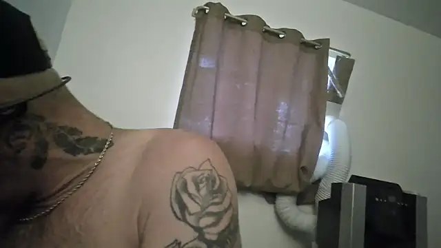 Snapshot of FrankieKentucky chatting on 06.01.26 FrankieKentucky online show from 06.01.26