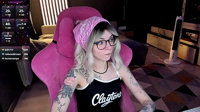 Snapshot of The_love_project chatting on 06.15.26 The love project online show from 06.15.26
