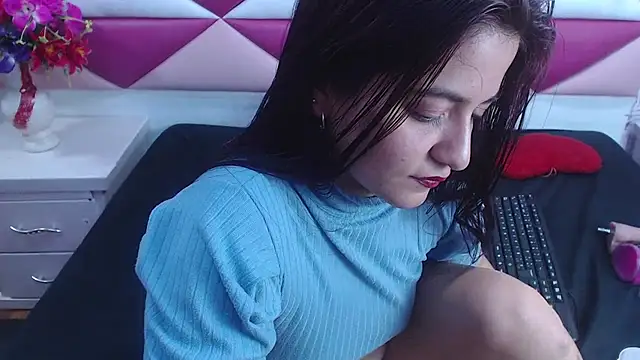 Snapshot of MariaClay chatting on 01.30.25 MariaClay online show from 01.30.25