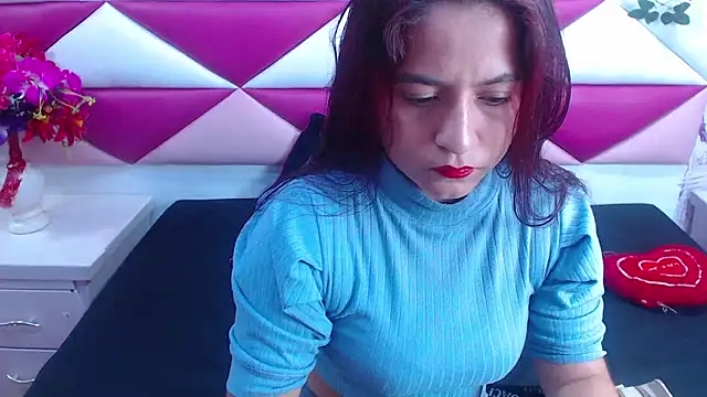 Snapshot of MariaClay chatting on 02.13.25 MariaClay online show from 02.13.25