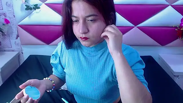 Snapshot of MariaClay chatting on 02.28.25 MariaClay online show from 02.28.25