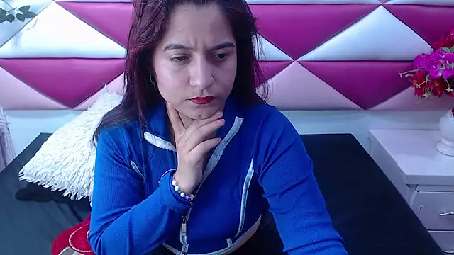 Snapshot of MariaClay chatting on 03.07.25 MariaClay online show from 03.07.25