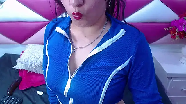 Snapshot of MariaClay chatting on 03.07.25 MariaClay online show from 03.07.25