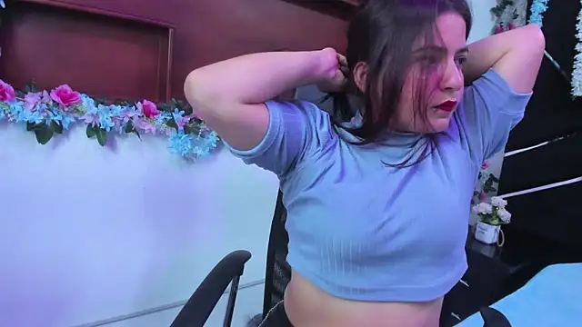 Snapshot of MariaClay chatting on 11.24.25 MariaClay online show from 11.24.25