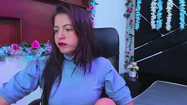 Snapshot of MariaClay chatting on 11.28.25 MariaClay online show from 11.28.25