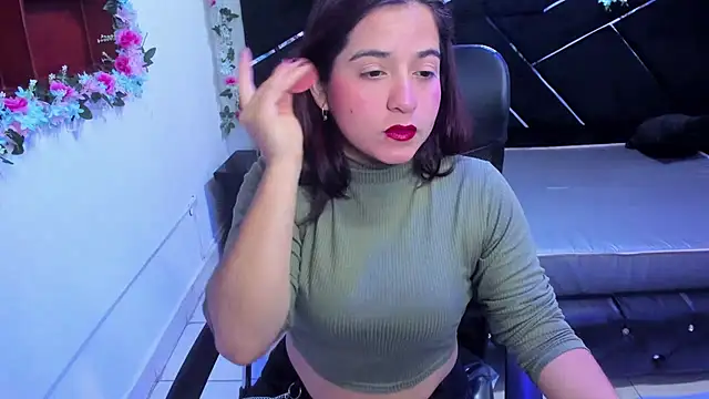 Snapshot of MariaClay chatting on 12.02.25 MariaClay online show from 12.02.25