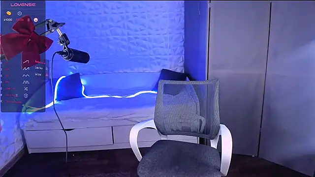 Snapshot of Jerry_Bomb chatting on 11.30.25 Jerry Bomb online show from 11.30.25