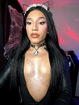 Snapshot of Emaa- chatting on 10.26.25 Emaa- online show from 10.26.25