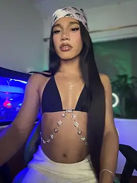 Snapshot of Emaa- chatting on 11.11.25 Emaa- online show from 11.11.25