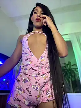 Snapshot of Emaa- chatting on 11.12.25 Emaa- online show from 11.12.25