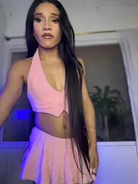 Snapshot of Emaa- chatting on 11.23.25 Emaa- online show from 11.23.25