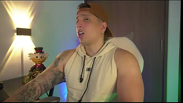 Snapshot of appolo_allen chatting on 10.23.25 appolo allen online show from 10.23.25