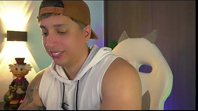 Snapshot of appolo_allen chatting on 10.24.25 appolo allen online show from 10.24.25