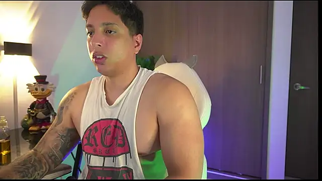 Snapshot of appolo_allen chatting on 10.30.25 appolo allen online show from 10.30.25