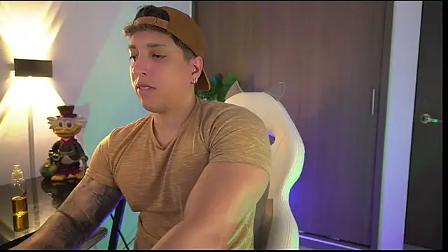 Snapshot of appolo_allen chatting on 10.31.25 appolo allen online show from 10.31.25