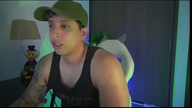 Snapshot of appolo_allen chatting on 11.08.25 appolo allen online show from 11.08.25