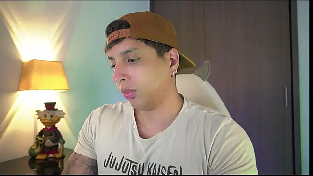 Snapshot of appolo_allen chatting on 11.10.25 appolo allen online show from 11.10.25