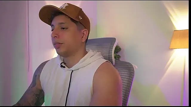 Snapshot of appolo_allen chatting on 11.19.25 appolo allen online show from 11.19.25