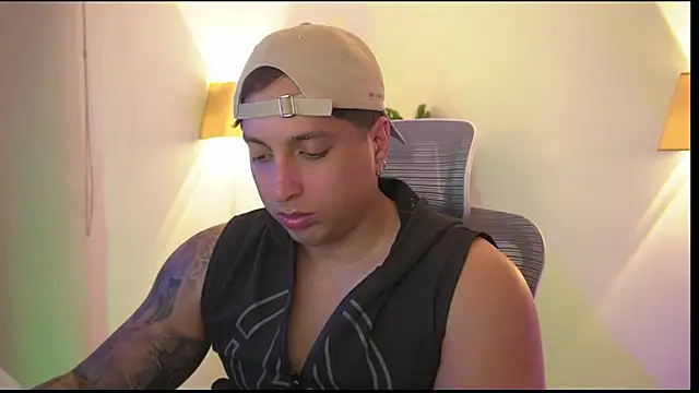 Snapshot of appolo_allen chatting on 11.21.25 appolo allen online show from 11.21.25