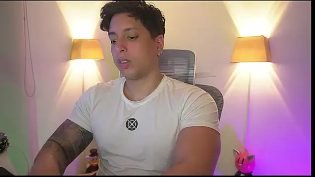 Snapshot of appolo_allen chatting on 11.30.25 appolo allen online show from 11.30.25