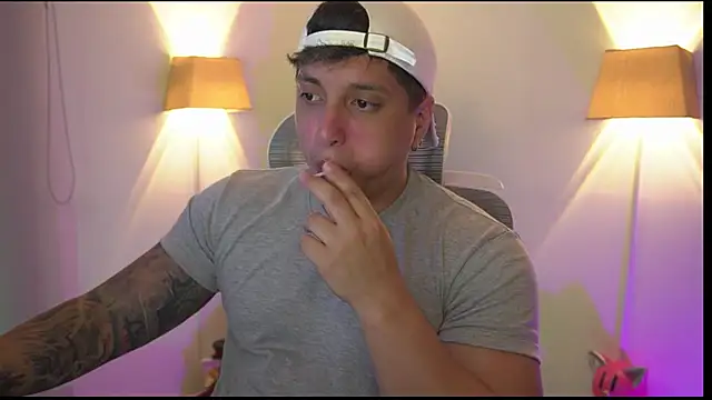 Snapshot of appolo_allen chatting on 12.02.25 appolo allen online show from 12.02.25