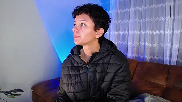 peyton golden1 online show from 12.04.24