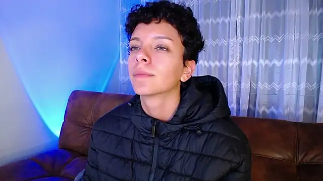 peyton golden1 online show from 12.04.24