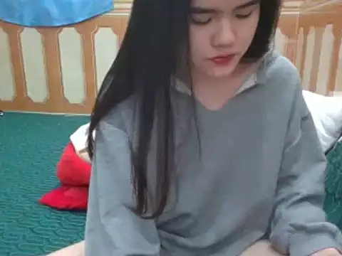 Snapshot of Yin-girl chatting on 01.12.25 Yin-girl online show from 01.12.25