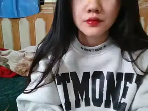 Snapshot of Yin-girl chatting on 02.17.25 Yin-girl online show from 02.17.25