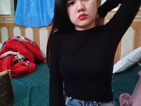 Snapshot of Yin-girl chatting on 02.20.25 Yin-girl online show from 02.20.25