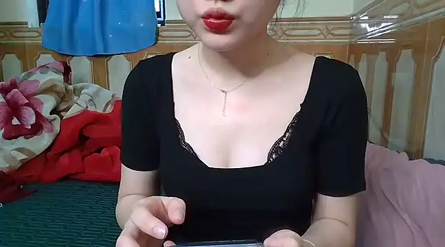 Snapshot of Yin-girl chatting on 03.14.25 Yin-girl online show from 03.14.25