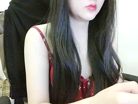 Snapshot of Yin-girl chatting on 10.19.25 Yin-girl online show from 10.19.25
