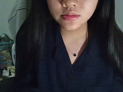 Snapshot of Yin-girl chatting on 11.23.25 Yin-girl online show from 11.23.25