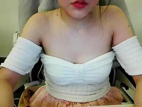 Snapshot of Yin-girl chatting on 12.01.25 Yin-girl online show from 12.01.25