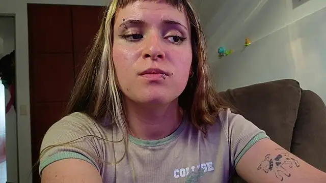 NEXT DOOR GIRL  online show from 02.21.26