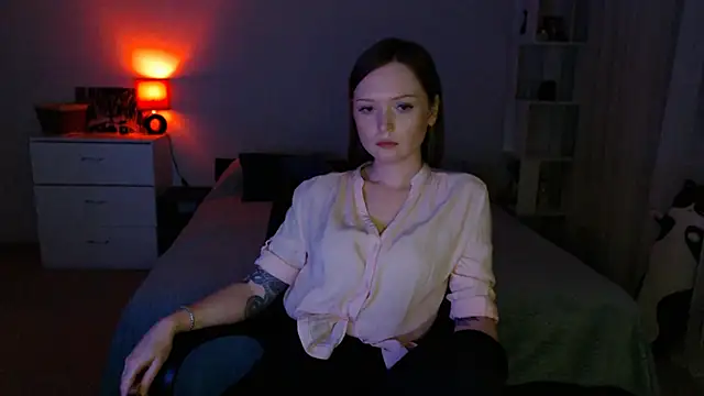 Snapshot of Allaria chatting on 04.18.26 Allaria online show from 04.18.26
