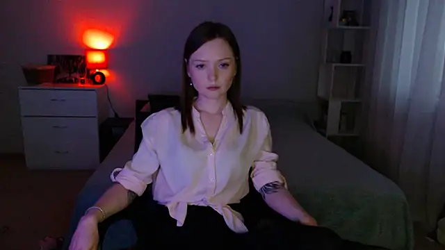 Snapshot of Allaria chatting on 04.22.26 Allaria online show from 04.22.26