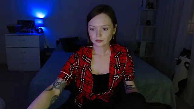 Snapshot of Allaria chatting on 04.30.26 Allaria online show from 04.30.26