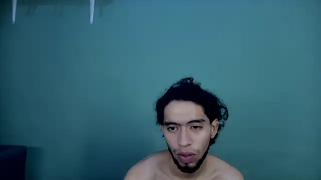 Snapshot of sweet_tippot chatting on 12.18.25 sweet tippot online show from 12.18.25