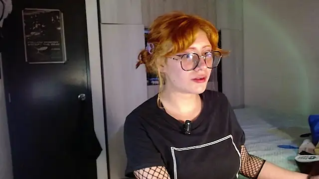 Snapshot of mariana124- chatting on 12.14.25 mariana124- online show from 12.14.25