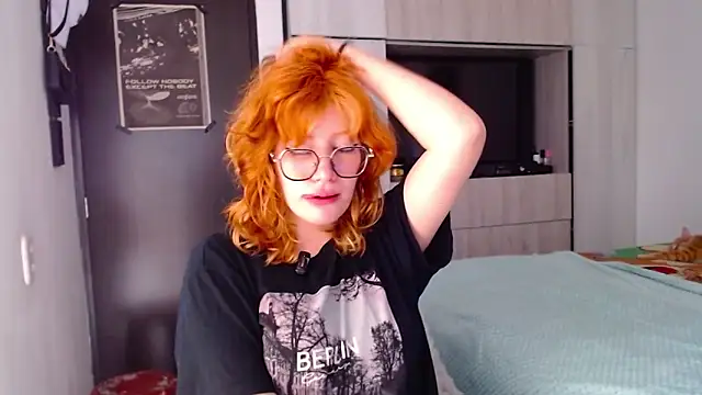 Snapshot of mariana124- chatting on 12.17.25 mariana124- online show from 12.17.25