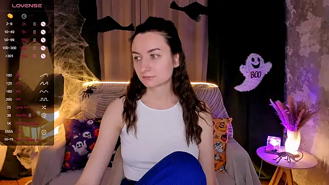 Snapshot of annacooleman chatting on 10.27.25 annacooleman online show from 10.27.25