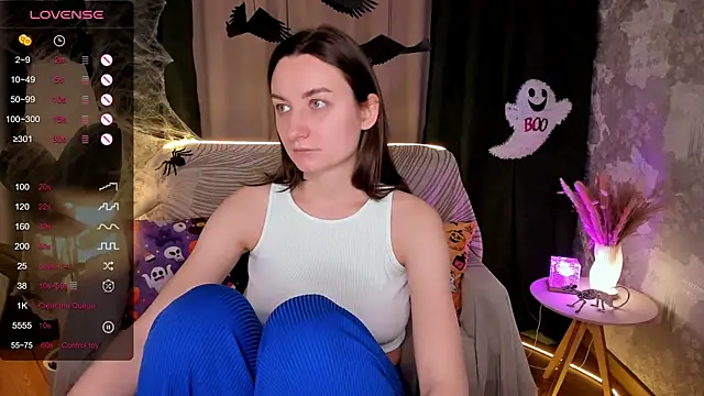 Snapshot of annacooleman chatting on 10.28.25 annacooleman online show from 10.28.25