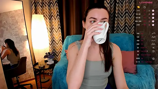 Snapshot of annacooleman chatting on 11.10.25 annacooleman online show from 11.10.25