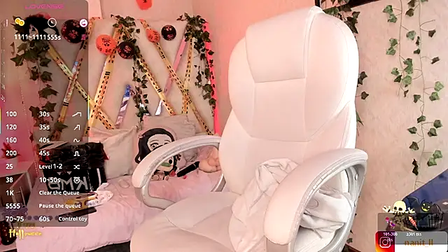 Snapshot of Punkys_ chatting on 10.30.25 Punkys online show from 10.30.25